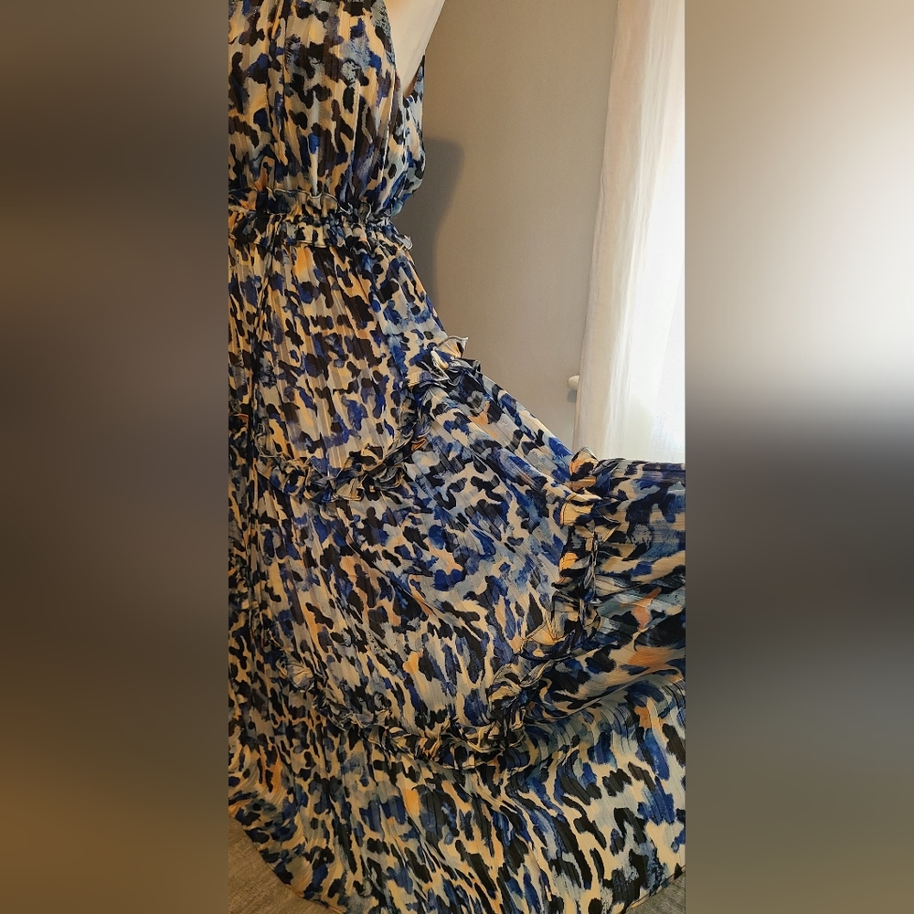 Elliatt - Halter Neck, Flowy, Iridescent Maxi Dress - Picture 10 of 13